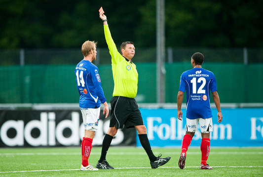 Oscar Möller, Åtvidaberg pratade till sig två gula kort