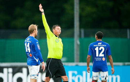 Oscar Möller, Åtvidaberg pratade till sig två gula kort