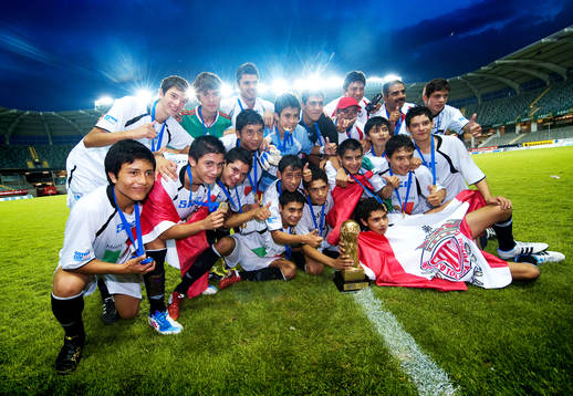P15, Club Toluca FC, jubel, vinnare Gothia Cup 2011