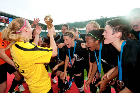 F19, Wisent Girls Soccer Team, Silvermedalj, jubel