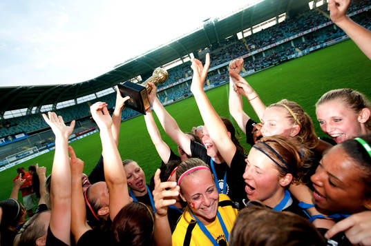F19, Wisent Girls Soccer Team, Silvermedalj, jubel