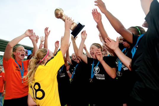 F19, Wisent Girls Soccer Team, Silvermedalj, jubel