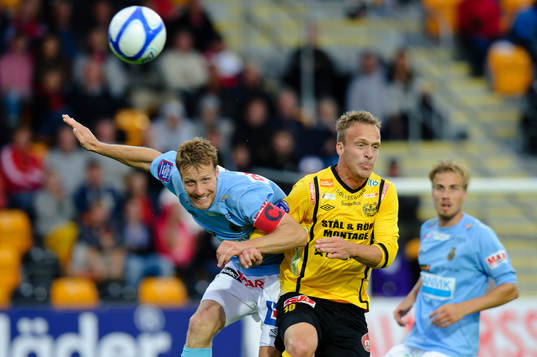 Daniel Bernhardsson, Gefle, nickar bort bollen från Marcus