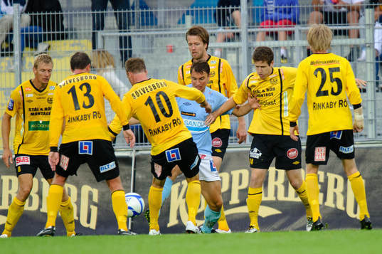 Marcus Hansson, Gefle, ensam mot mjällbyförsvaret