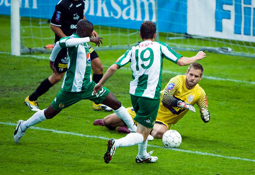 Maic Sema, Hammarby och Oscar Berglund, målvakt, Assyriska