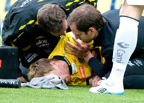 David Elm, Elfsborg, skadade sig och utgick. Skada