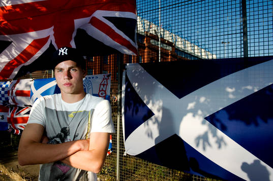 Fredrik Espling, ungdomsproffs i Glasgow Rangers