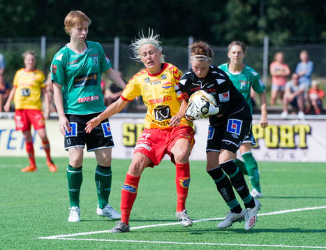 Josefin Öqvist,  Tyresö och Sandra Bjurteg, målvakt,
