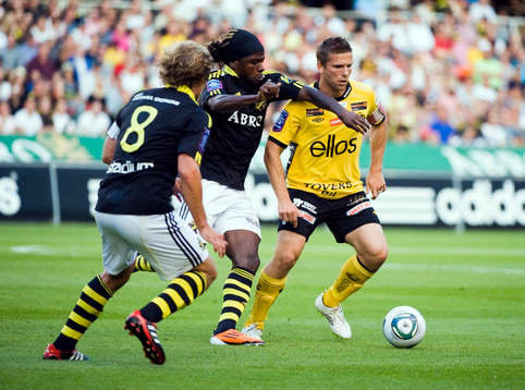 Martin Mutumba, AIK och Anders Svensson,  Elfsborg