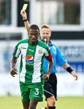 José Monteiro De Macedo får gult kort, varning av Lars