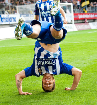 Tobias Hysén, Göteborg, firar ett mål. Glädje