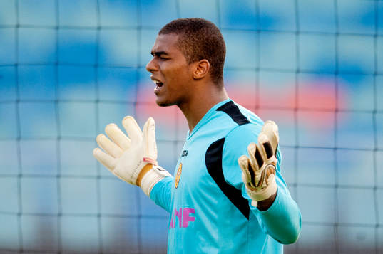 Elisson, målvakt,  Nacional