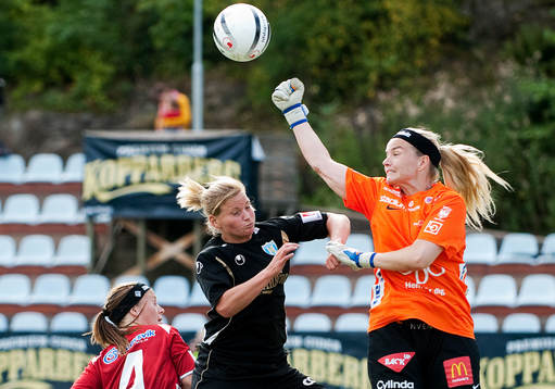Maria Björg Agustdottir, målvakt Örebro, Sara Lindén,