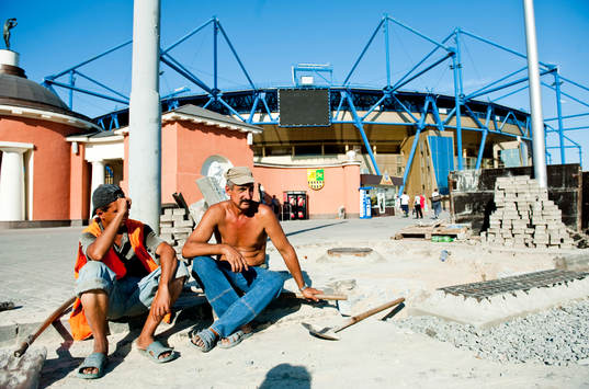 Byggarbete utanför Metalist Arena