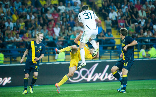 Yevhen Cheberiachko och Andriy Dykan, målvakt Ukraina