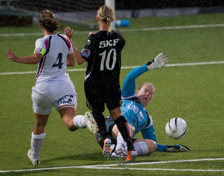 Thora Helgadottir, målvakt Malmö, Linnea Liljegärd,