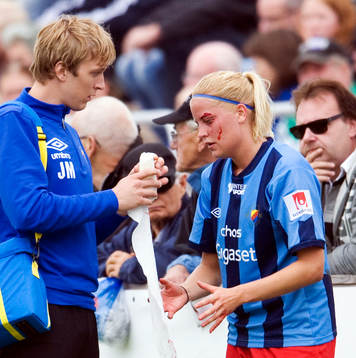 Caroline Sjöblom, Djurgården, blodig