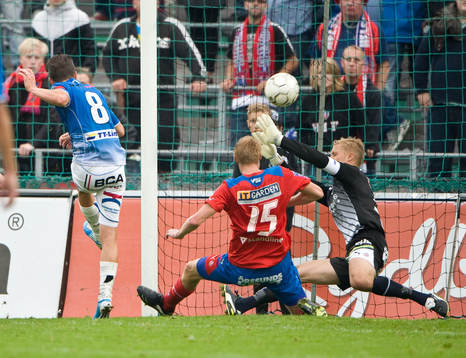 Kristian Haynes, Trelleborg, och Pär Hansson, målvakt,
