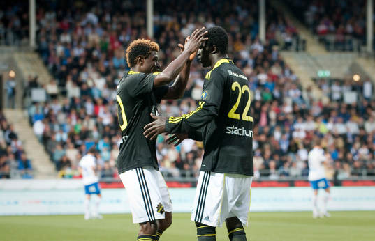 Mohamed Bangura kramar om Kwame Karikari,  glädje, jubel
