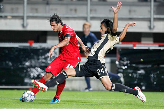 Bryan Ruiz, Twente och Ezequiel Garay, Benfica