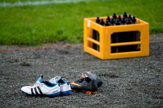 Genre, fotbollskor, vattenflaskor