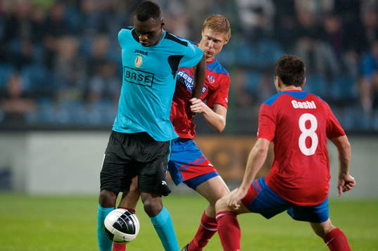 Christian Benteke, Standard Liege, Markus Holgersson,