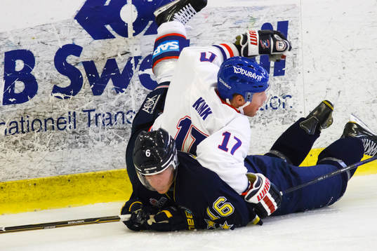 Marcus Kink, Adler Mannheim och Oscar Fantenberg, HV71
