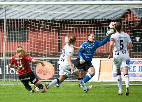 Margret Lara Vidarsdottir, Kristianstad, gör 1-1