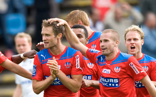1-0 Hannu Patronen, Helsingborg, klappas om av Christoffer