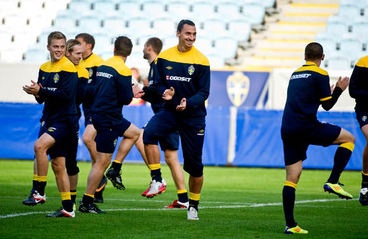Zlatan Ibrahimovic värmer upp