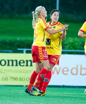 Josefin Öqvist, och Madeleine Edlund, Tyresö, jubel