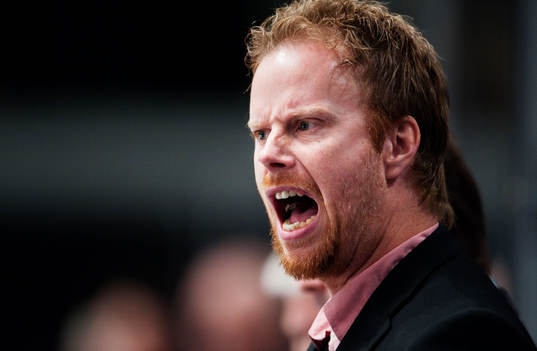 Jonas Rönnqvist, tränare, skriker