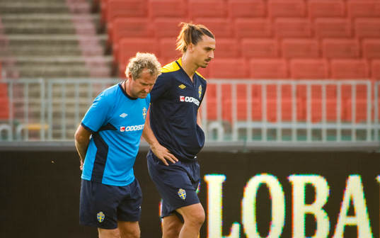 Erik Hamrén, förbundskapten och Zlatan Ibrahimovic pratar