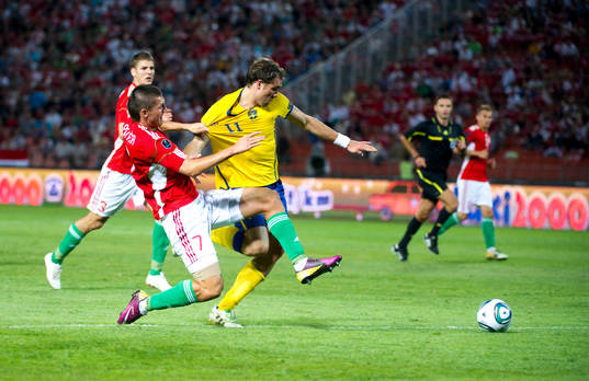 Johan Elmander, Sverige spelar fram till 1-1