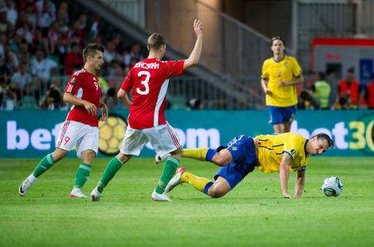 Zlatan Ibrahimovic, Sverige sparkas omkull