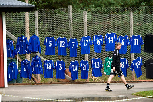 Torkning av fotbollströjor, upphängda utomhus. Tröja,
