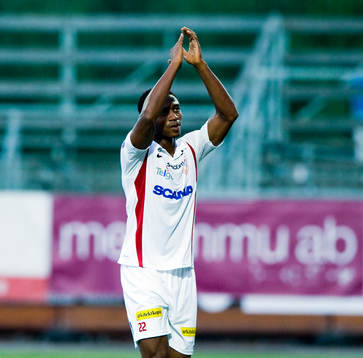 Izuchukwu Emeh, Assyriska (1-0) tackar för sig