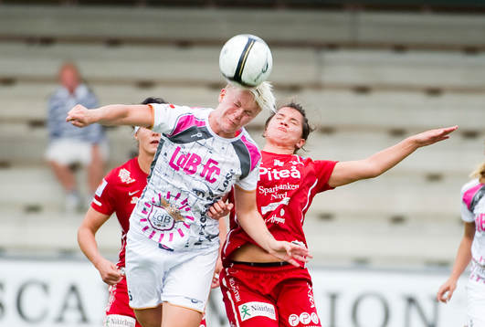 Nilla Fischer, Malmö nickar bollen