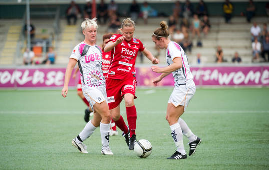 Lena Blomqvist, Piteå jagar boll