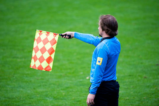 Assisterande domare, flagga, linjeflagga