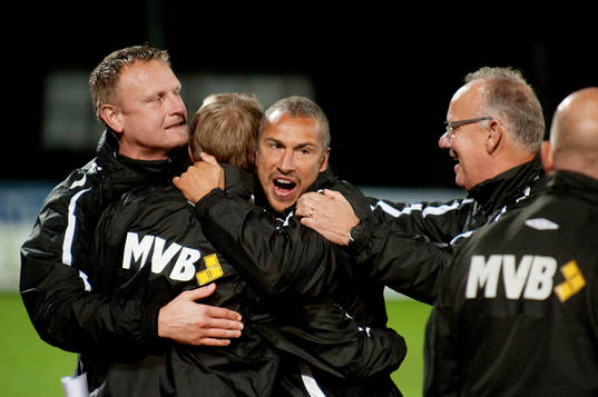 Henrik Larsson, tränare Landskrona, jubel
