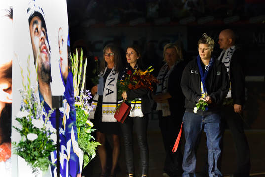 Ishockey, Minnescermoni för Stefan Liv
