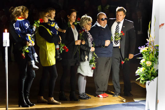 Ishockey, Minnescermoni för Stefan Liv