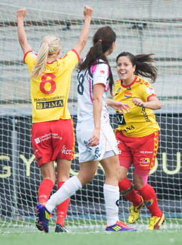 0-1 Madeleine Edlund, Tyresö, som grattas av Josefine