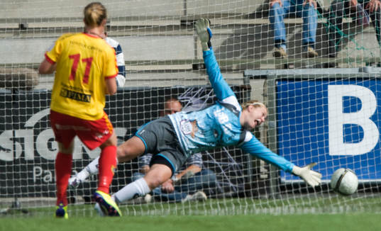 1-2, straff, Kirsten van de Ven, Tyresö, som överlistar