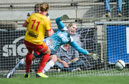 1-2, straff, Kirsten van de Ven, Tyresö, som överlistar
