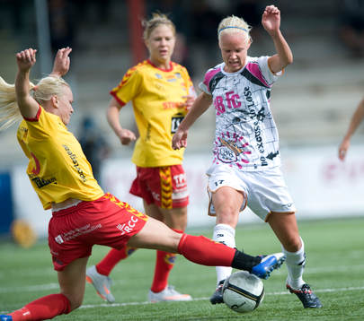 Caroline Seger, Malmö, stoppas av sina blivande
