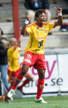 1-3, Elaine Moura, Tyresö, jubel och i bakgrunden
