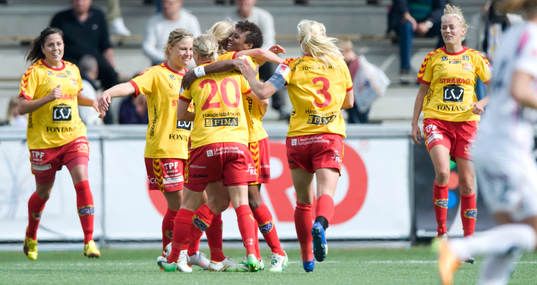 1-3, Elaine Moura, Tyresö, jubel, till höger målskytten