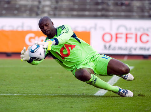 Pa Dembo Touray, målvakt
